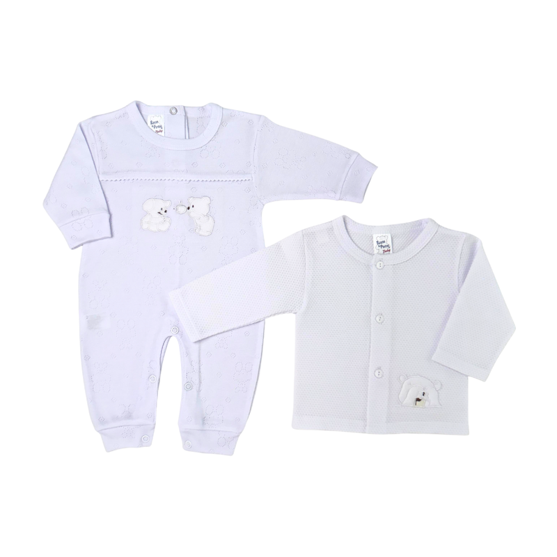 Primera muda boo-boo con decorados blancos